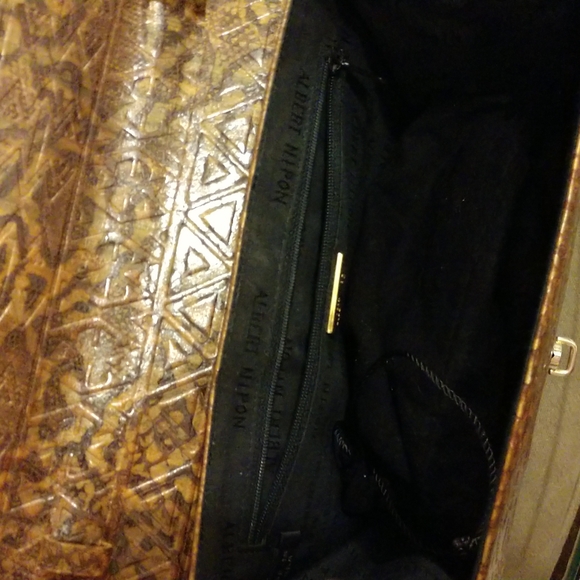 Albert Nipon - Picture 3 of 6